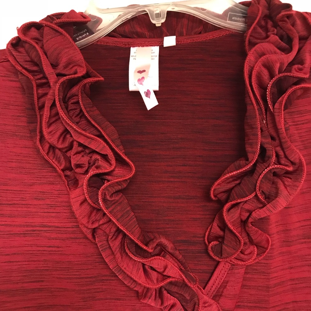 Black and red ruffle top with v neck - Picture 3 of 3